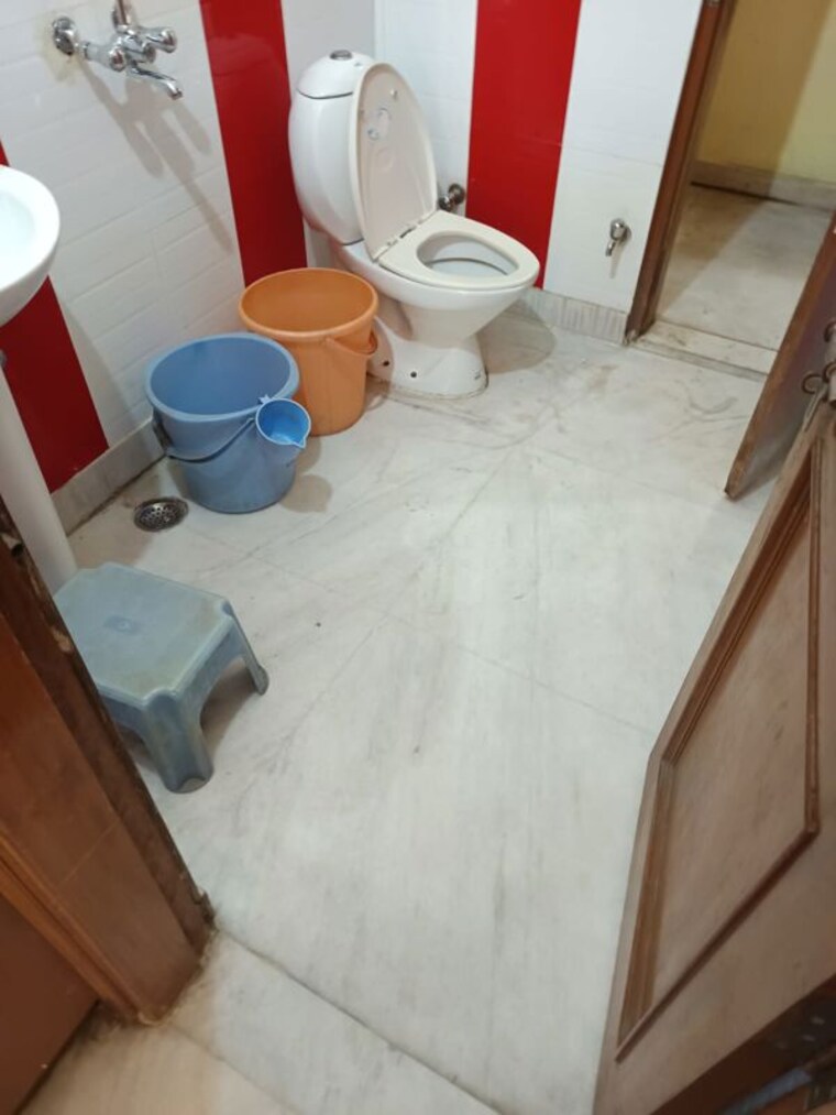 Bathroom, sector 12 4 Bedroom 300 Sq.Yd. Builder Floor In Sector 12 Gurgaon 10518058