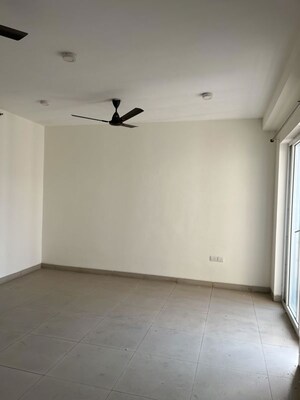 Room in 3.5 BHK Apartment at Emaar Palm Gardens, Sector 83 – for Sale
