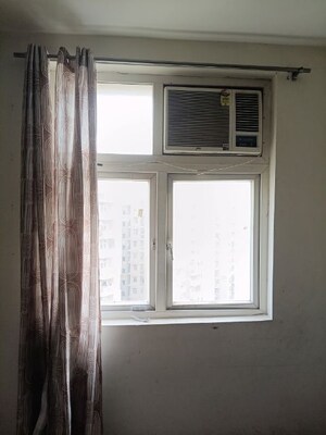 Room in 2.5 BHK Apartment at Mahagun Mywoods, Sector 16c Greater Noida – for Rent