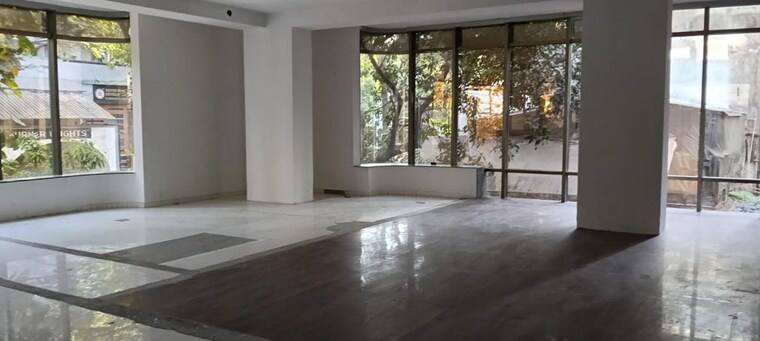Room, andheri west Commercial Showroom 3800 Sq.Ft. In Andheri West Mumbai 10518061