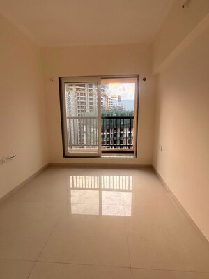 Room in 2 BHK Apartment at Raunak Residency Thane, Pokhran Road No One – for Rent