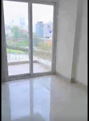 Room in 2 BHK Apartment at Pareena Micasa, Sector 68 – for Rent