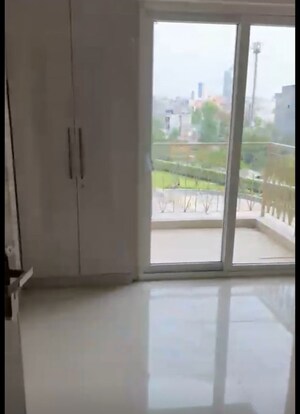 Room in 2 BHK Apartment at Pareena Micasa, Sector 68 – for Rent
