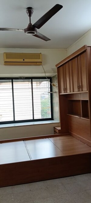 Room in 2 BHK Apartment at Oshiwara Mhada, Andheri West – for Rent