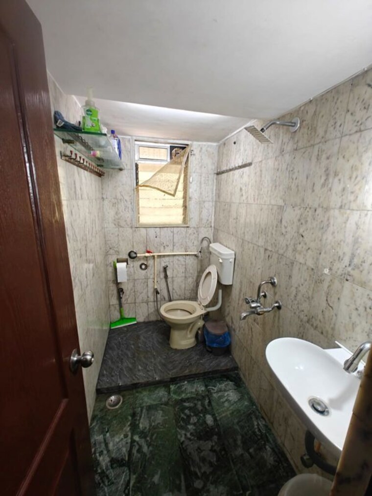 Bathroom, kia-park-apartments 2 Bedroom 1000 Sq.Ft. Apartment In Andheri West Mumbai 10518190