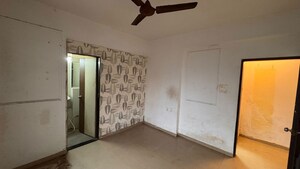 Room in 2 BHK Apartment at Mantri Serene, Goregaon East – for Rent