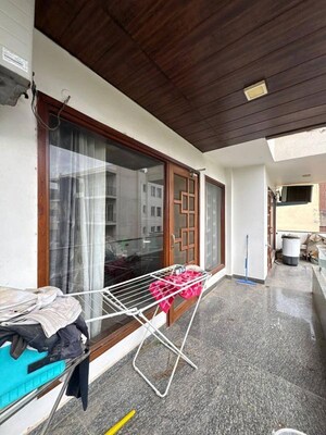 Parking in 4 BHK Apartment at BPTP Amstoria, Sector 102 – for Sale