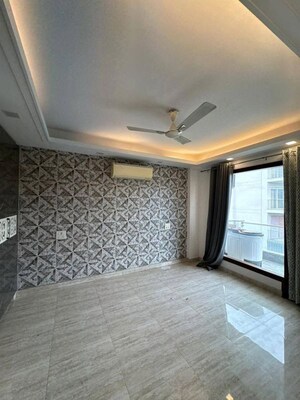 Room in 4 BHK Apartment at BPTP Amstoria, Sector 102 – for Sale