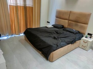 Bedroom in 4 BHK Apartment at BPTP Amstoria, Sector 102 – for Sale