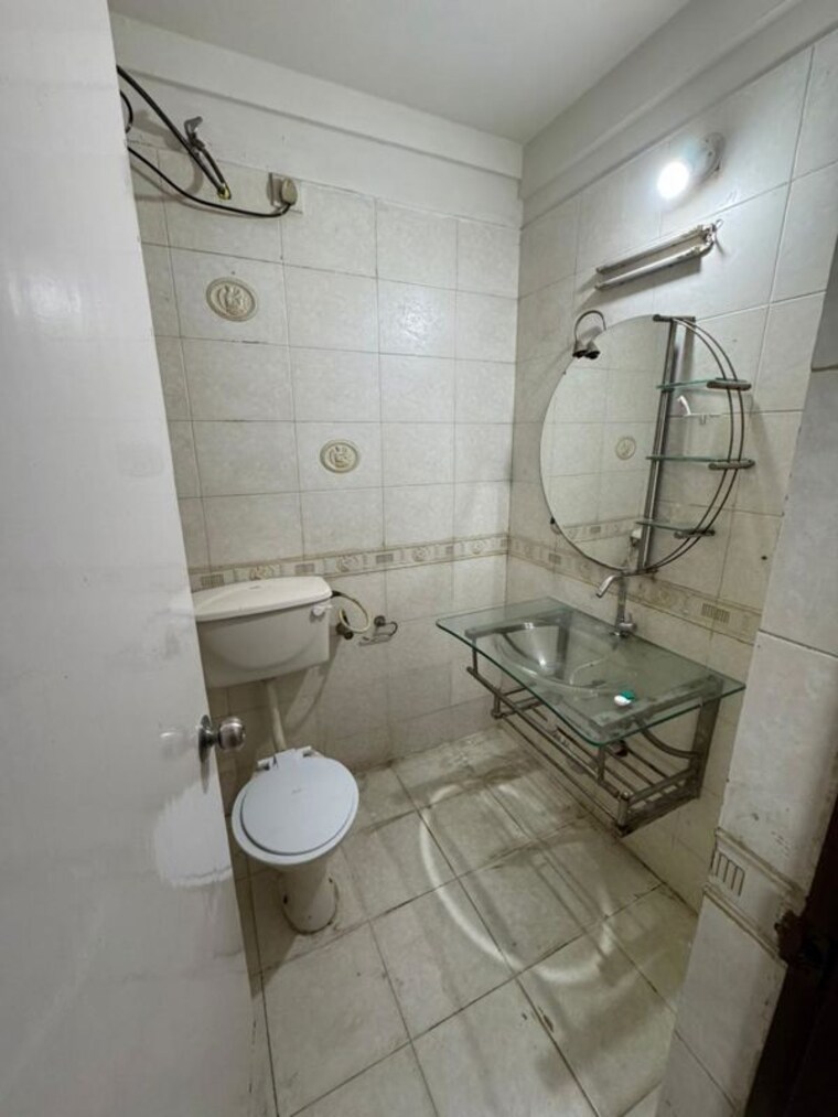 Bathroom, camelot-society 3 Bedroom 1850 Sq.Ft. Penthouse In Viman Nagar Pune 10518241
