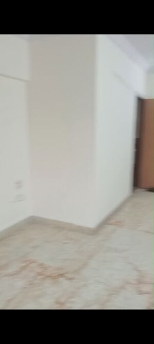Room in 2 BHK Apartment at Mahakali CHS, Andheri East – for Rent