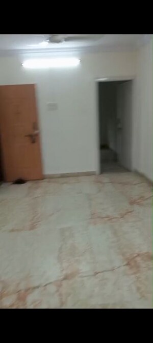 Room in 2 BHK Apartment at Mahakali CHS, Andheri East – for Rent