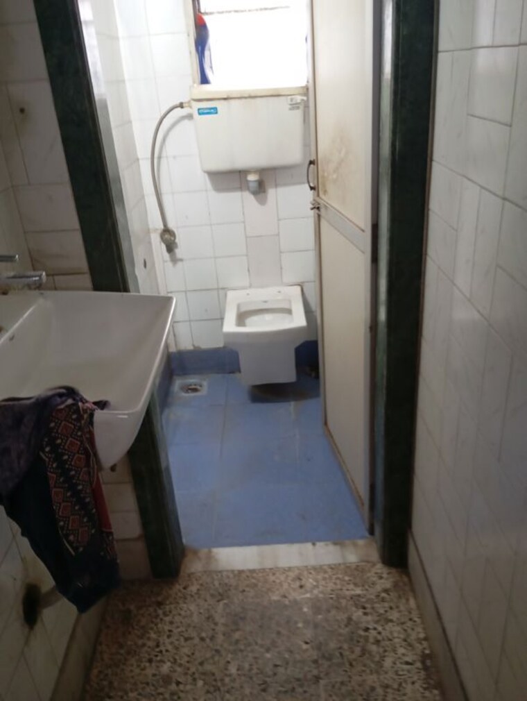 Bathroom, dipti-villa 1 Bedroom 425 Sq.Ft. Apartment In Andheri East Mumbai 10518248