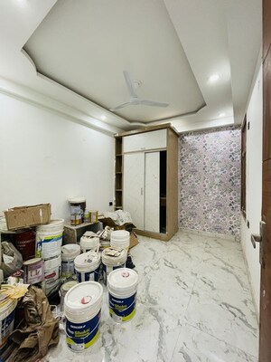 Room in 3 BHK Builder Floor at Sector 73 – for Sale