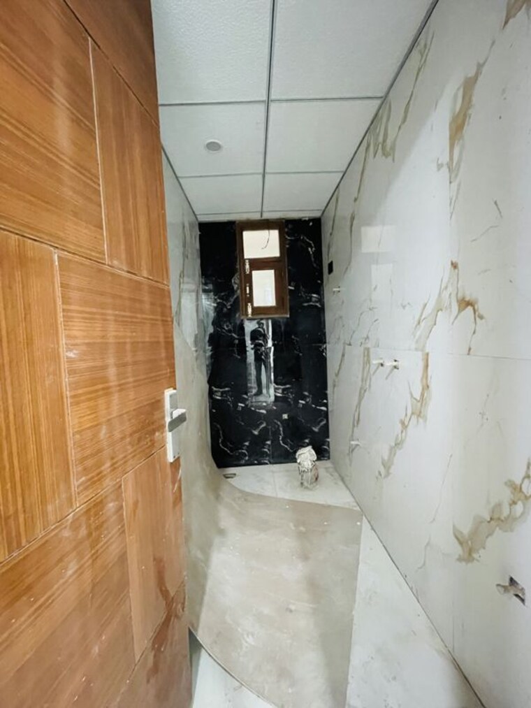 Attached Bathroom, sector 73 3 Bedroom 1500 Sq.Ft. Builder Floor In Sector 73 Noida 10518252