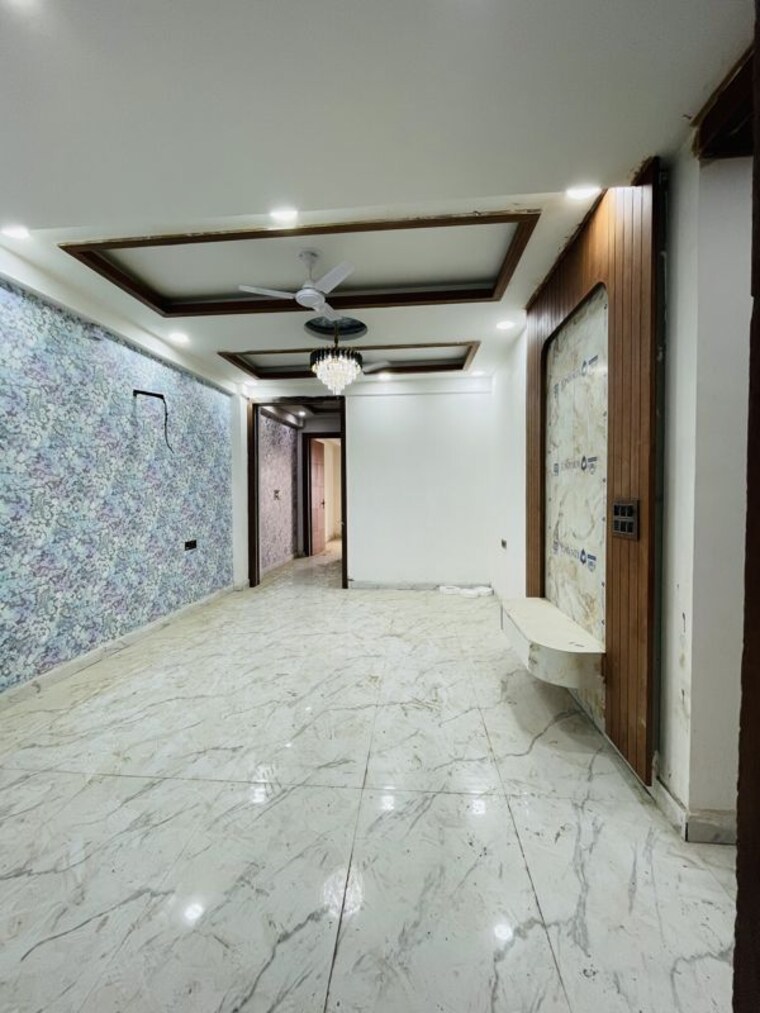 Room, sector 73 3 Bedroom 1500 Sq.Ft. Builder Floor In Sector 73 Noida 10518252