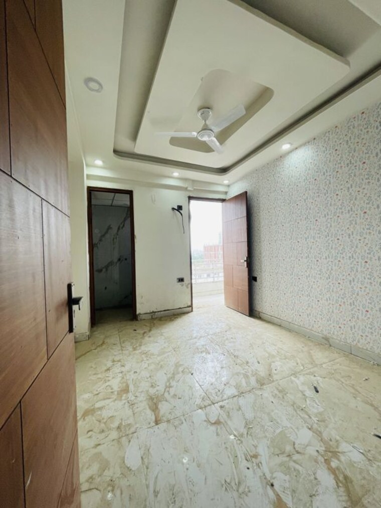 Room, sector 73 3 Bedroom 1500 Sq.Ft. Builder Floor In Sector 73 Noida 10518252