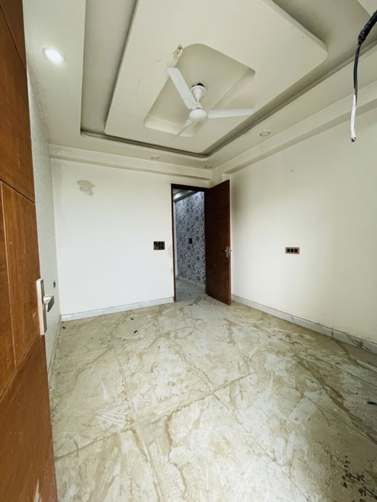 Room, sector 73 3 Bedroom 1500 Sq.Ft. Builder Floor In Sector 73 Noida 10518252