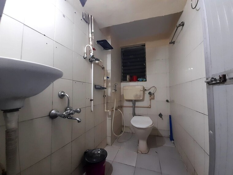 Bathroom, goregaon east 1 RK 225 Sq.Ft. Apartment In Goregaon East Mumbai 10518348