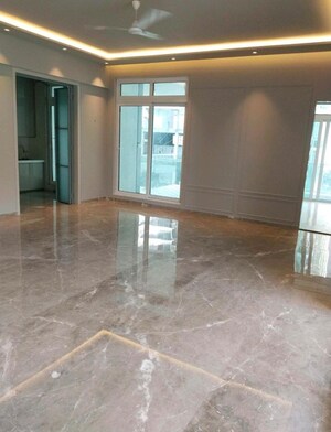 Room in 3 BHK Apartment at Enpar Lotus 101 Worli Residences, Lower Parel – for Rent