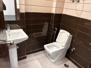 Team Area in 2 BHK Apartment at Saket – for Rent