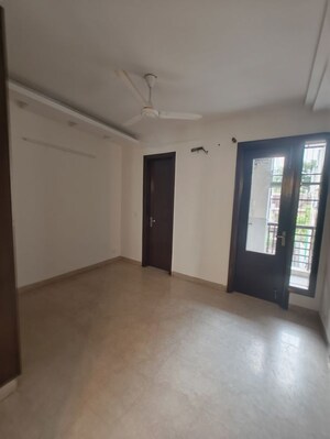 Room in 3 BHK Builder Floor at Chittaranjan Park – for Sale