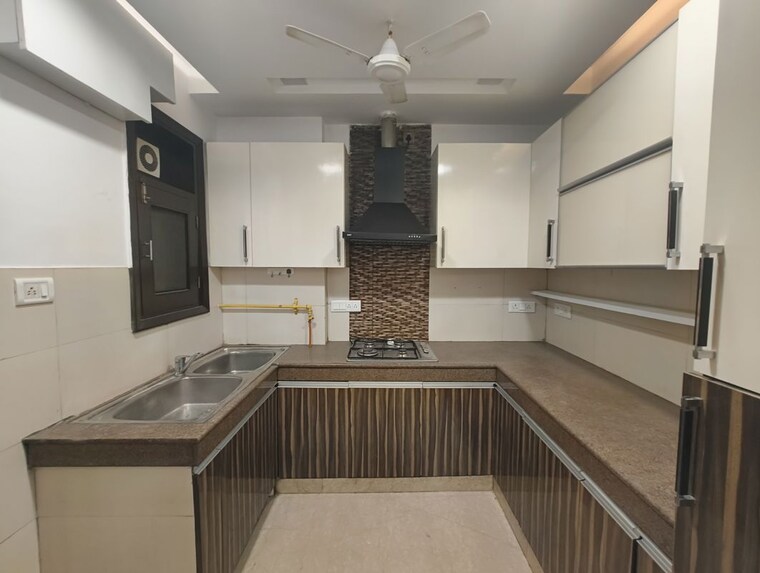 Kitchen, chittaranjan park 3 Bedroom 1440 Sq.Ft. Builder Floor In Chittaranjan Park Delhi 10518453