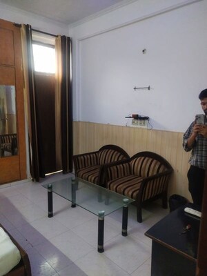 Living Room in 3 BHK Builder Floor at RWA Jalvayu Towers, Sector 47 – for Rent