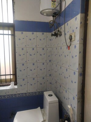 Bathroom in 3 BHK Builder Floor at RWA Jalvayu Towers, Sector 47 – for Rent