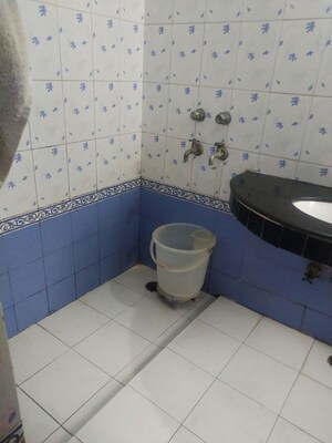 Bathroom in 3 BHK Builder Floor at RWA Jalvayu Towers, Sector 47 – for Rent