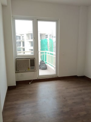 Room in 3.5 BHK Apartment at Silverglades The Melia, Sohna Sector 35 – for Rent