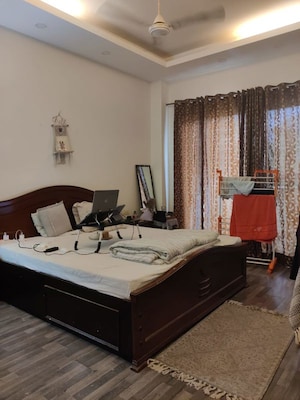 Bedroom in 3 BHK Builder Floor at South City 1 – for Rent