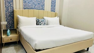Bedroom in 2 BHK Builder Floor at Sector 43 – for Rent