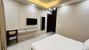 Room in 2 BHK Builder Floor at Sector 43 – for Rent