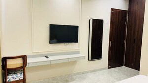 Furnished Amenities in 2 BHK Builder Floor at Sector 43 – for Rent