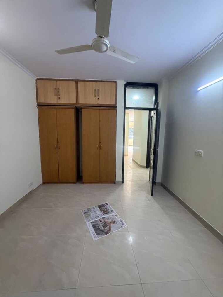 Room, east of kailash 3 Bedroom 125 Sq.Yd. Builder Floor In East Of Kailash Delhi 10518612