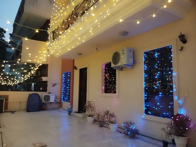 Living Room, sector 15 4 Bedroom 2500 Sq.Ft. Builder Floor In Sector 15 Gurgaon 10518633