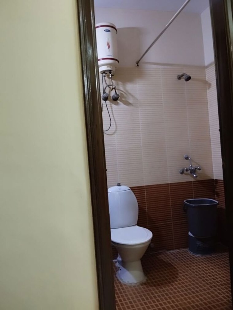 Bathroom, sector 15 4 Bedroom 2500 Sq.Ft. Builder Floor In Sector 15 Gurgaon 10518633