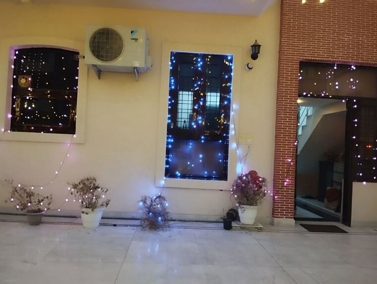 Living Room, sector 15 4 Bedroom 2500 Sq.Ft. Builder Floor In Sector 15 Gurgaon 10518633