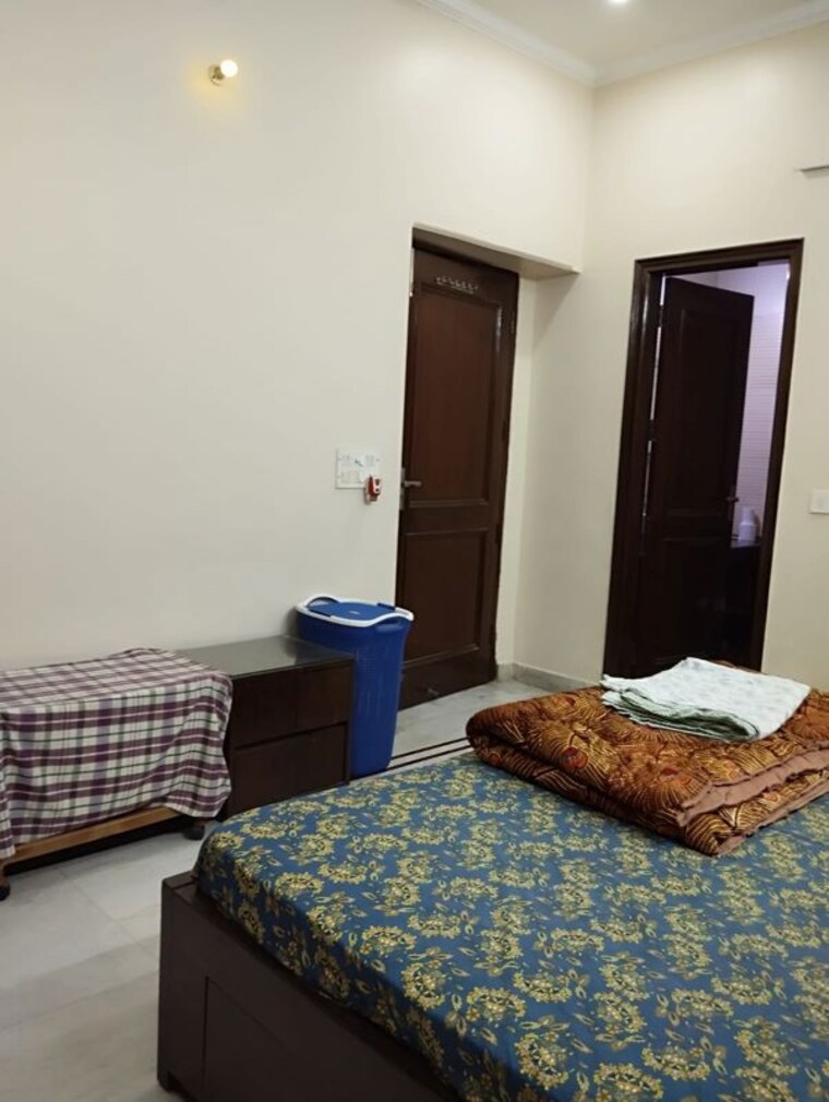 Bedroom, sector 15 4 Bedroom 2500 Sq.Ft. Builder Floor In Sector 15 Gurgaon 10518633