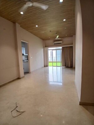 Room in 3 BHK Apartment at Indiabulls Sky Forest, Lower Parel – for Rent