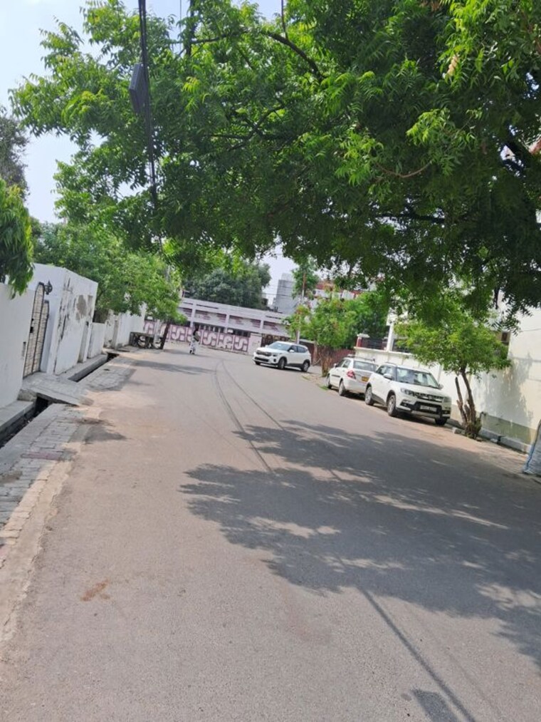  Parking, indira nagar 6+ Bedroom 3200 Sq.Ft. Villa In Indira Nagar Lucknow 10518676