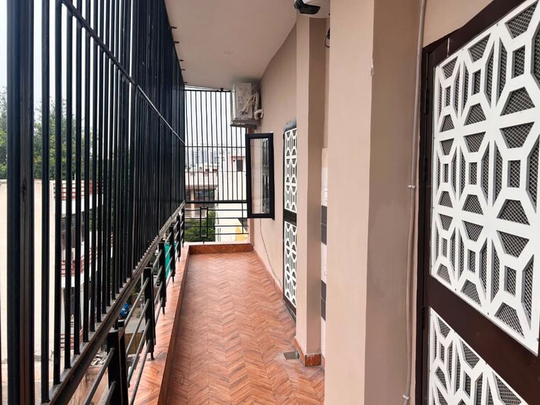 Balcony, sector 31 2 Bedroom 1600 Sq.Ft. Builder Floor In Sector 31 Gurgaon 10518688