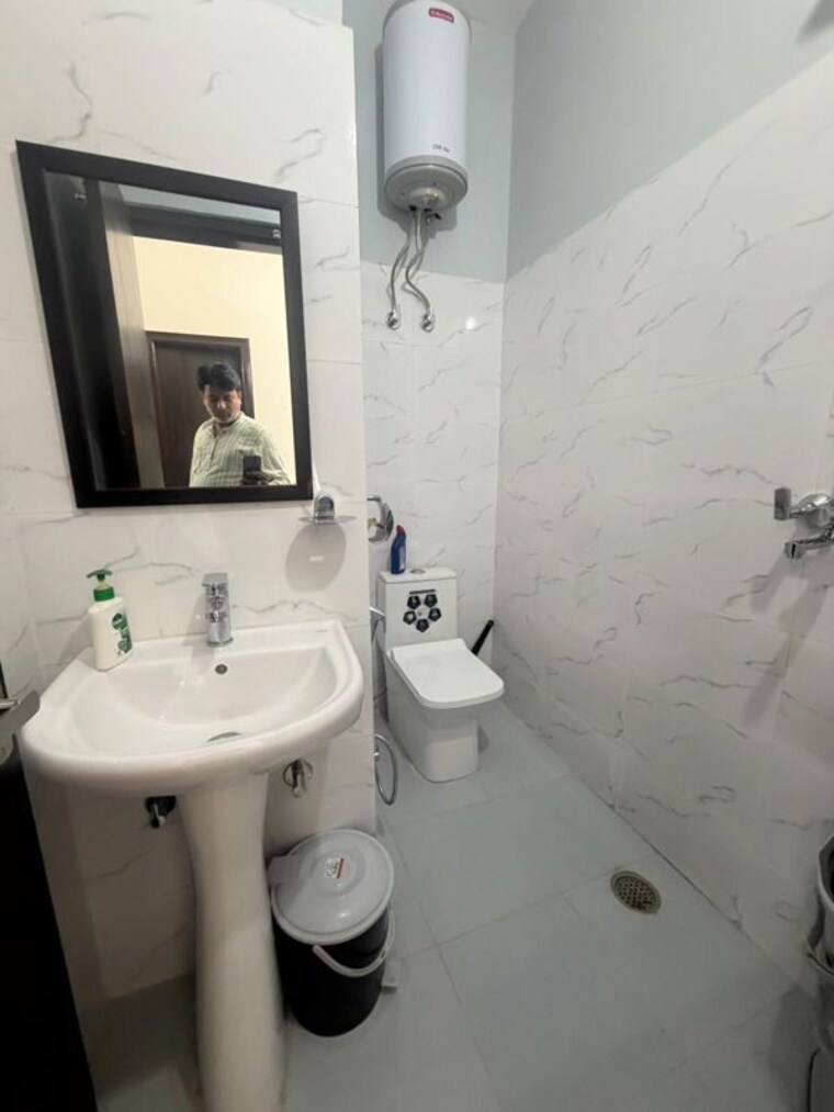 Bathroom, sector 15 5 Bedroom 2300 Sq.Ft. Builder Floor In Sector 15 Gurgaon 10518694