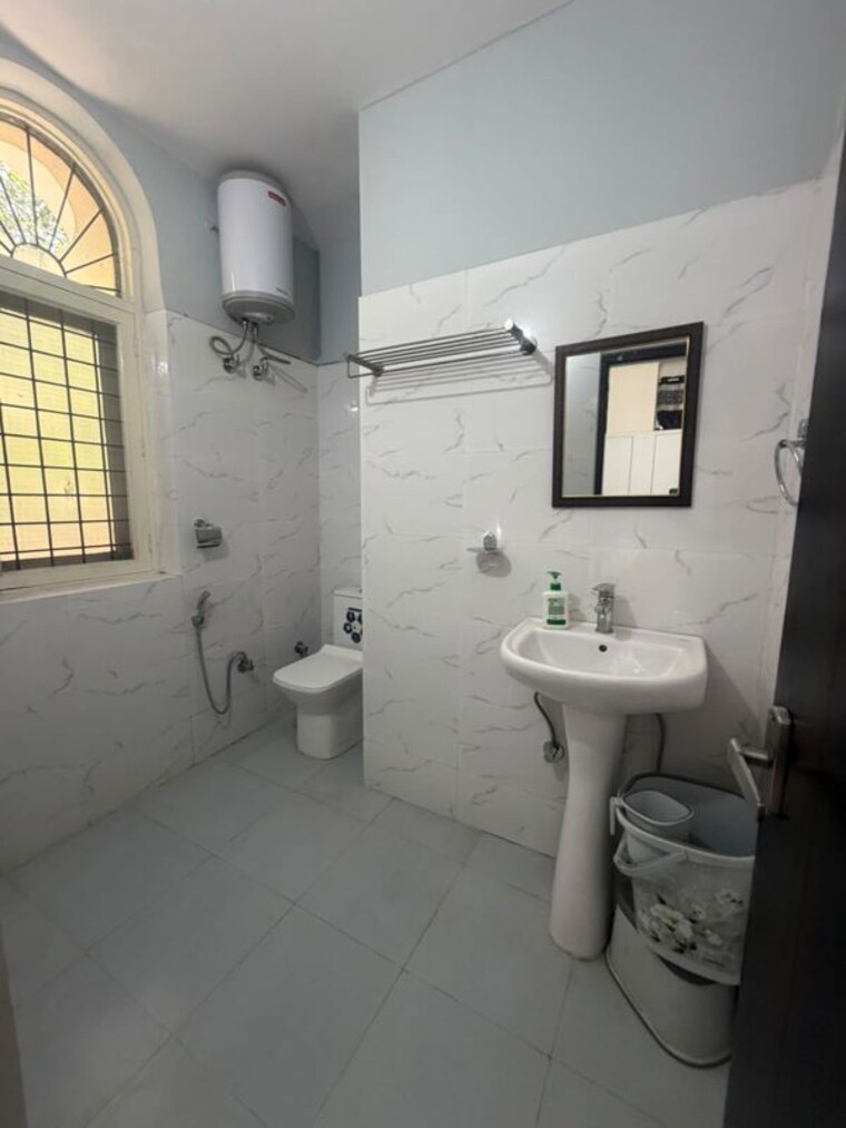 Bathroom, sector 15 5 Bedroom 2300 Sq.Ft. Builder Floor In Sector 15 Gurgaon 10518694