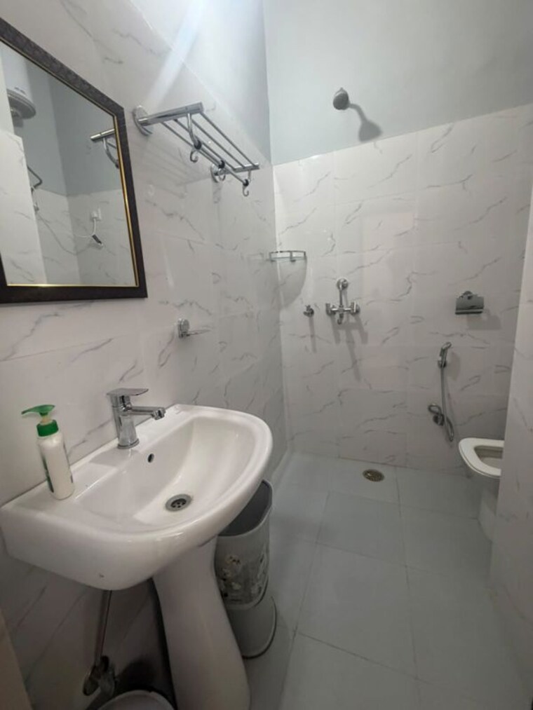 Bathroom, sector 15 5 Bedroom 2300 Sq.Ft. Builder Floor In Sector 15 Gurgaon 10518694