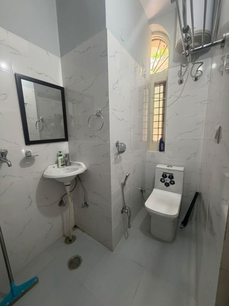 Bathroom, sector 15 5 Bedroom 2300 Sq.Ft. Builder Floor In Sector 15 Gurgaon 10518694