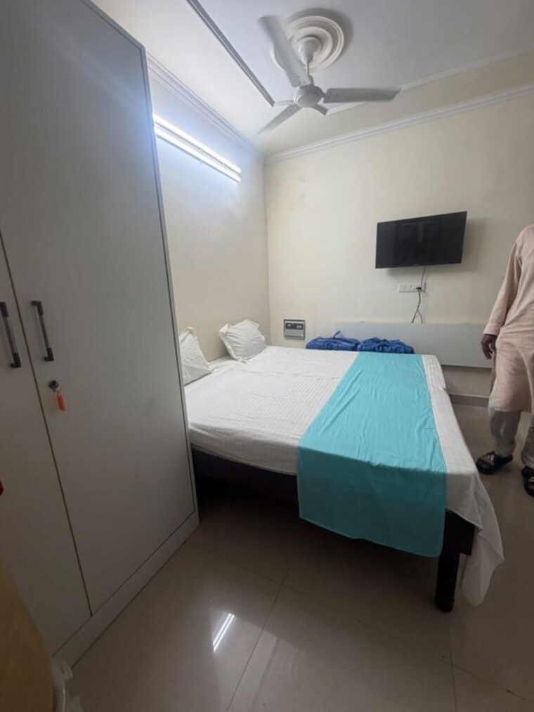 Bathroom, sector 15 5 Bedroom 2300 Sq.Ft. Builder Floor In Sector 15 Gurgaon 10518694