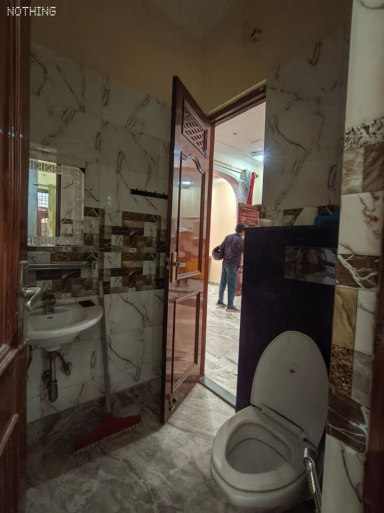 Bathroom, sector 15 3 Bedroom 2300 Sq.Ft. Builder Floor In Sector 15 Gurgaon 10518711