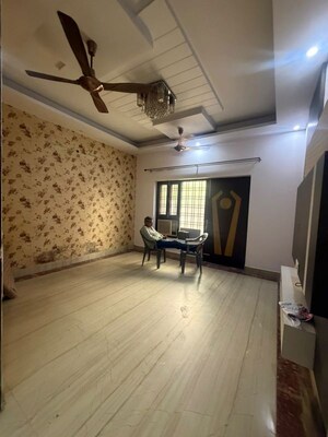 Bedroom in 3 BHK Builder Floor at Sector 15 – for Rent